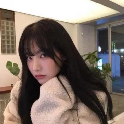 娱乐吃瓜酱封面女生